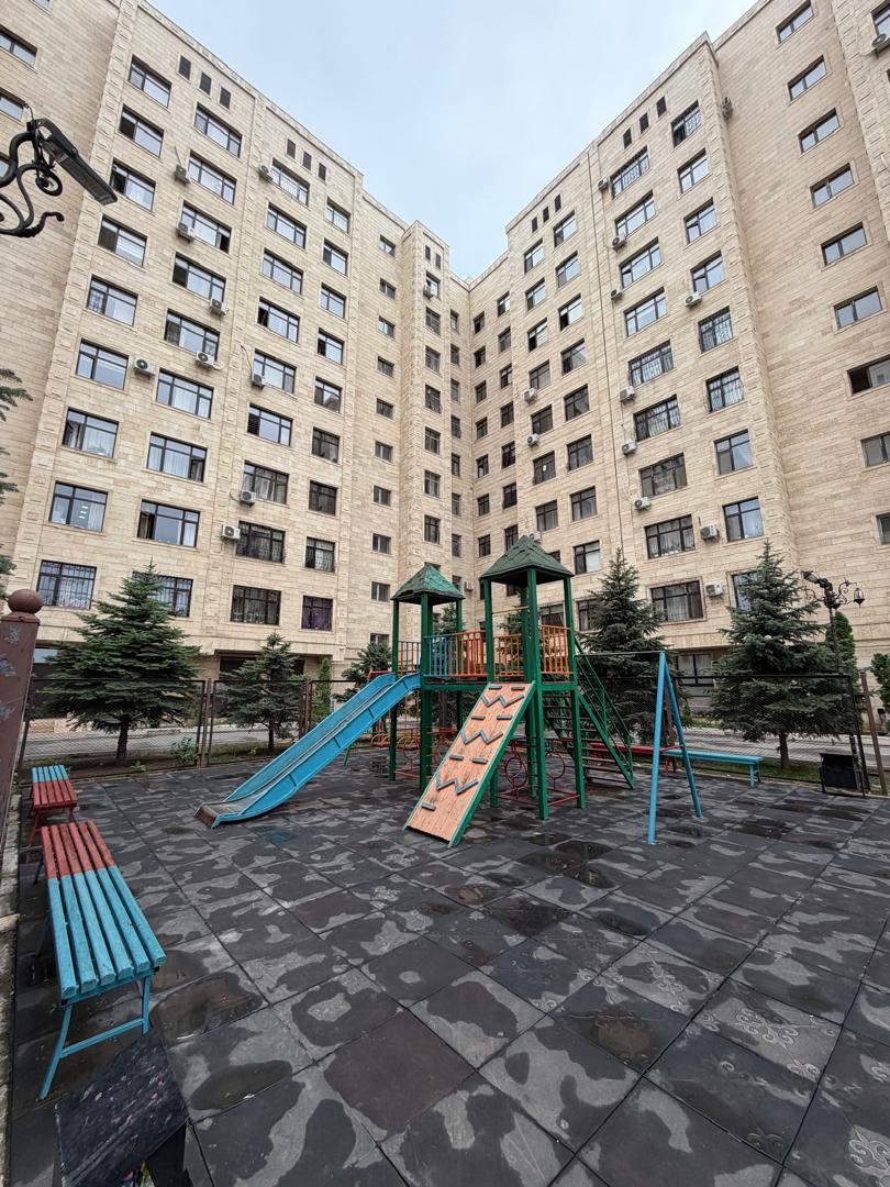 Аренда, Элитка, 3 ком, 111 м2, этаж 2/10, ж/к Малдыбаева 54А, Сост: Евроремонт - фото 1