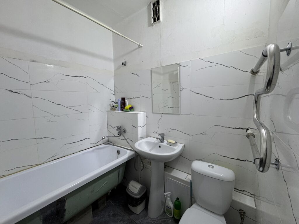 1 ком, 106 серия, 48 м2, этаж 3/8, Сост: Среднее - фото 1