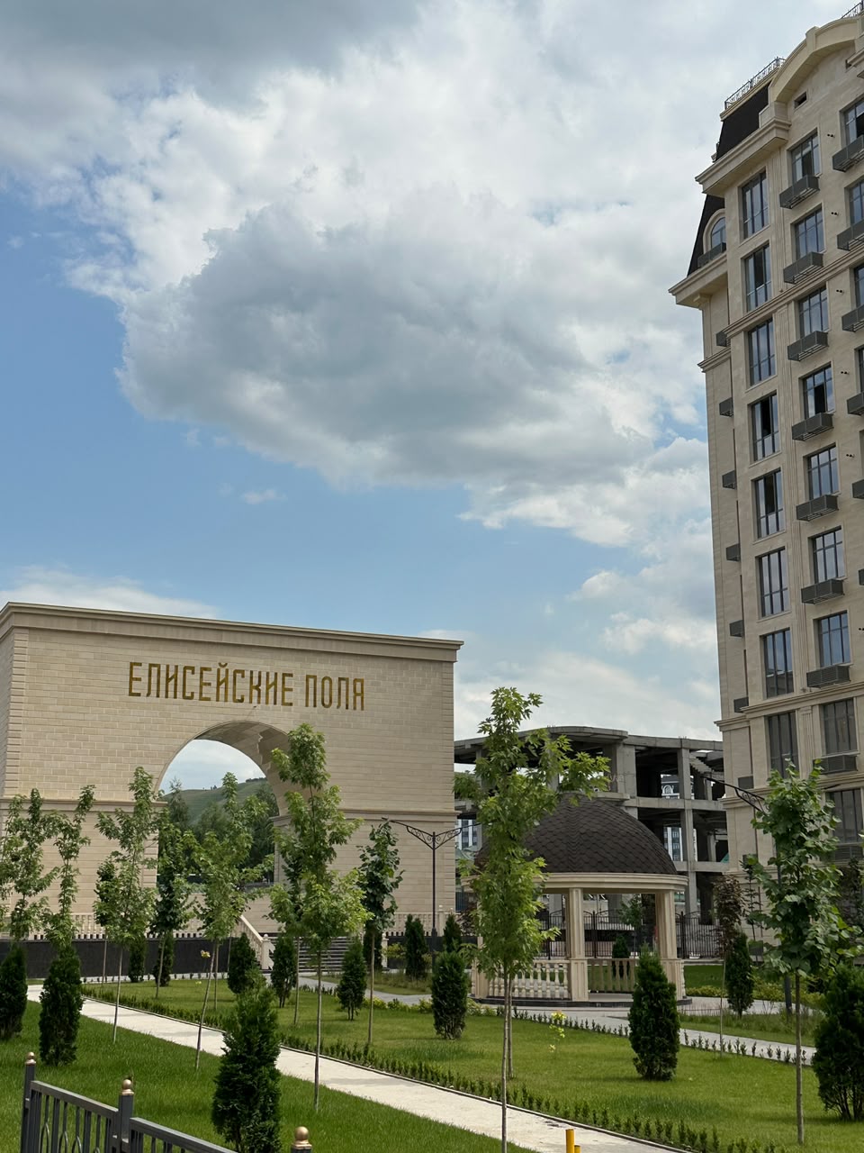 Элитка, 3 ком, 75 м2, этаж 4/10, ж/к Елисейские поля, Сост: Евроремонт - фото 1
