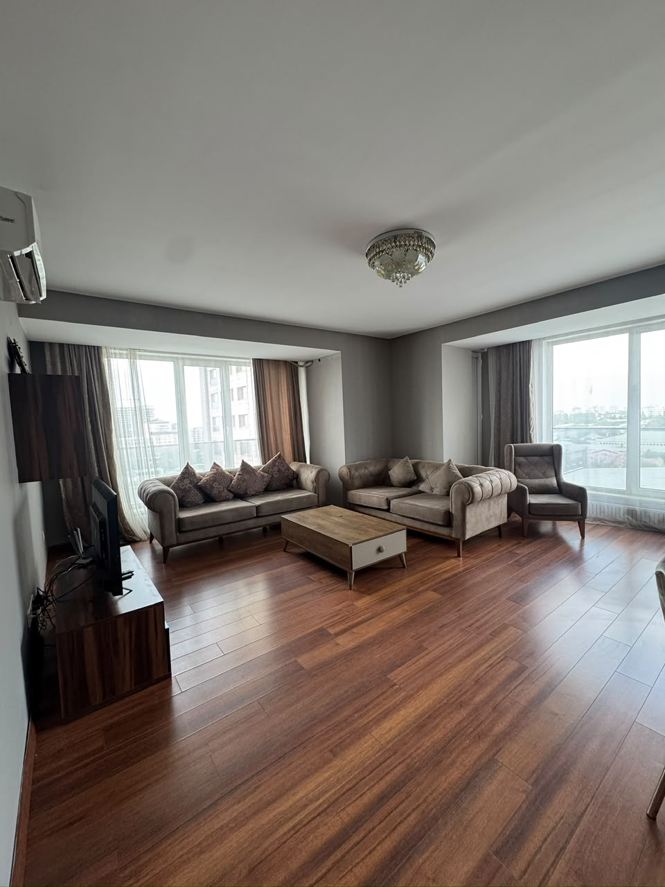 Элитка, 3 ком, 118 м2, этаж 9/22, Сост: Среднее - фото 1