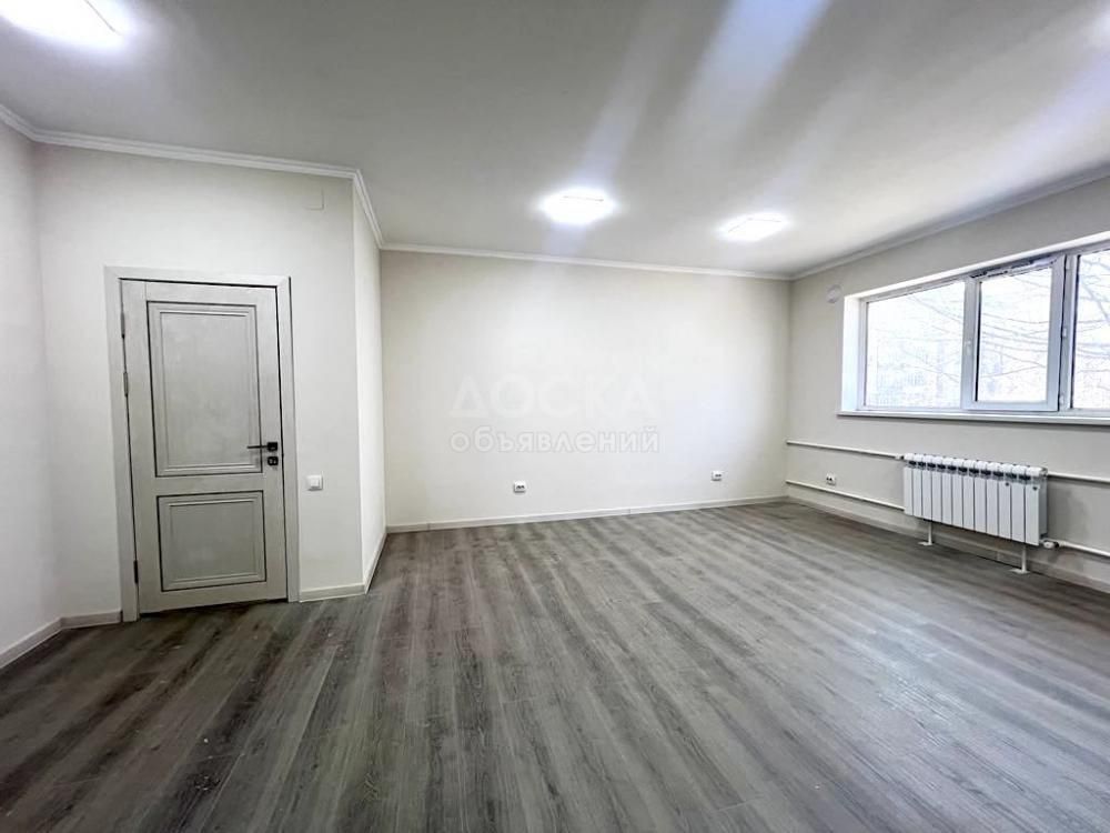 Офис, Коммерческая, 200 м2, этаж 3/3, Сост: Евроремонт - фото 2