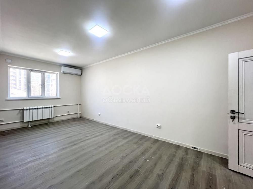 Офис, Коммерческая, 200 м2, этаж 3/3, Сост: Евроремонт - фото 4