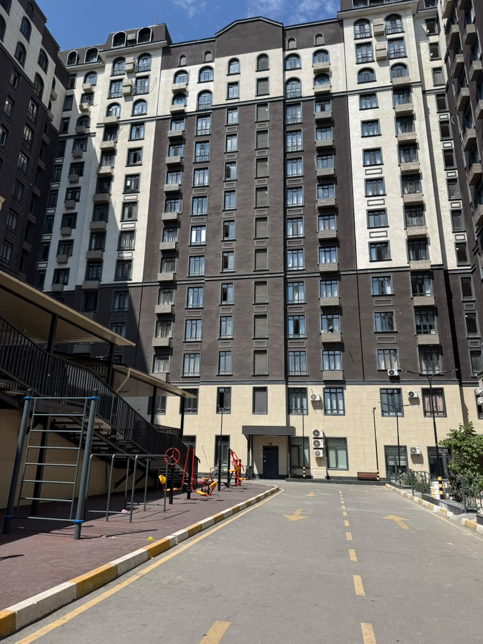 Элитка, 2 ком, 70 м2, этаж 7/15, ж/к Континенталь (Continental), Сост: Евроремонт - фото 1
