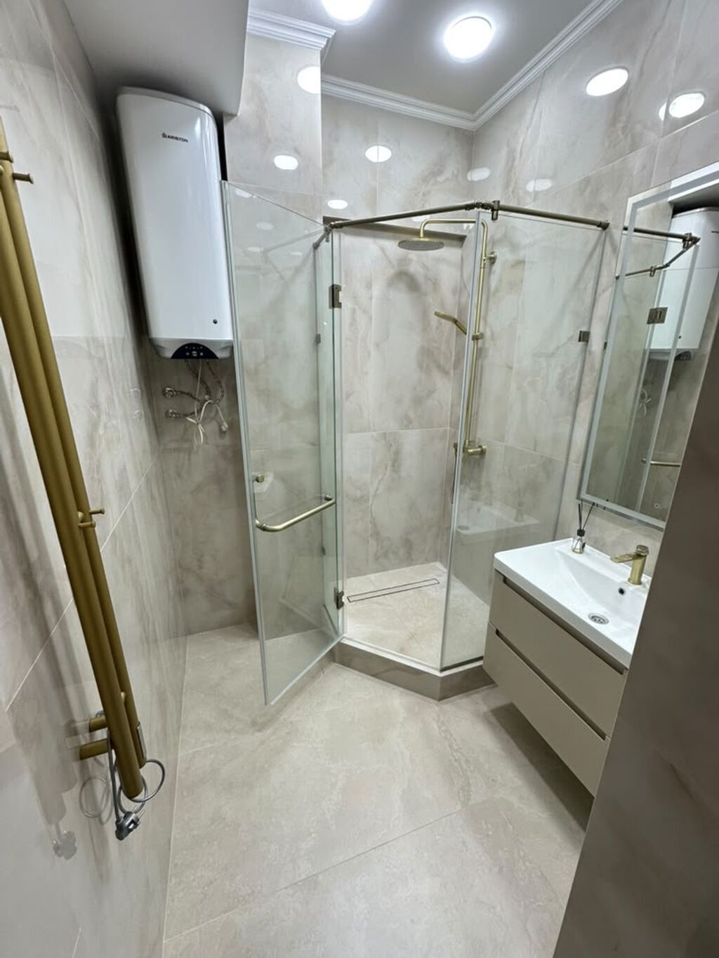 Элитка, 92 м2, этаж 3/10, ж/к Мега Строй, Сост: Евроремонт - фото 1