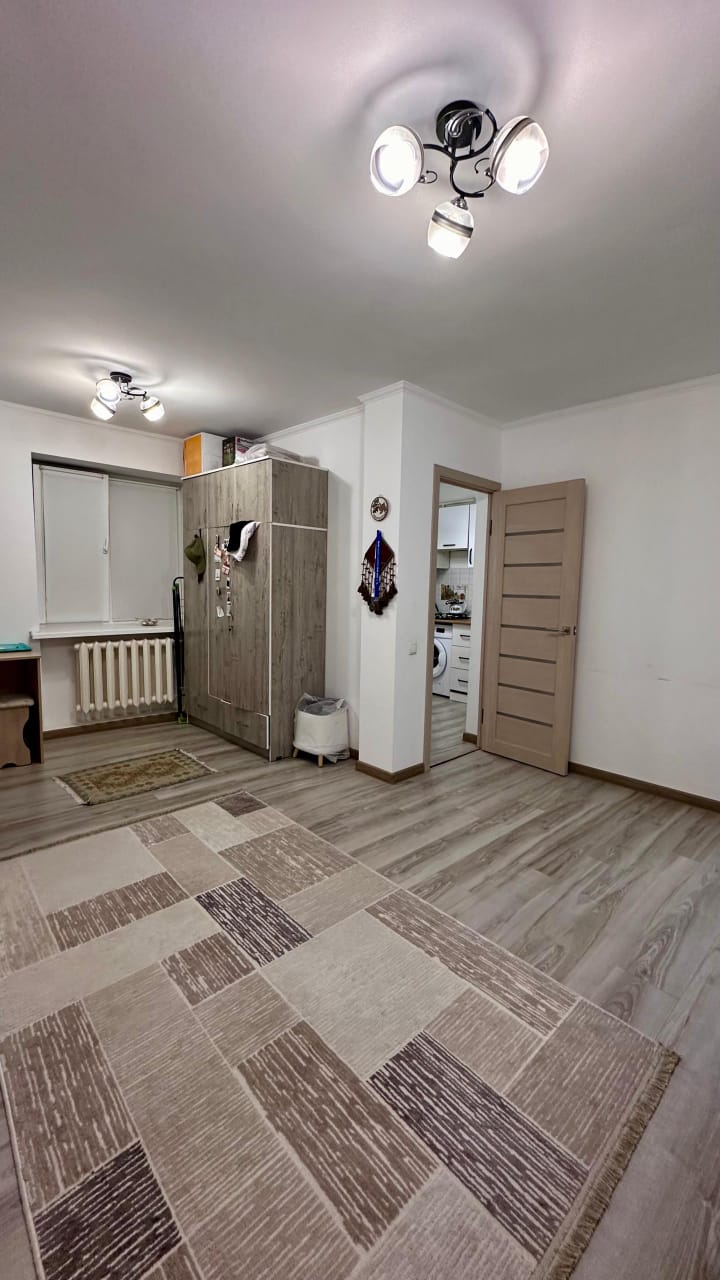 1 ком, Хрущёвка, 30 м2, этаж 1/4, Сост: Евроремонт - фото 1