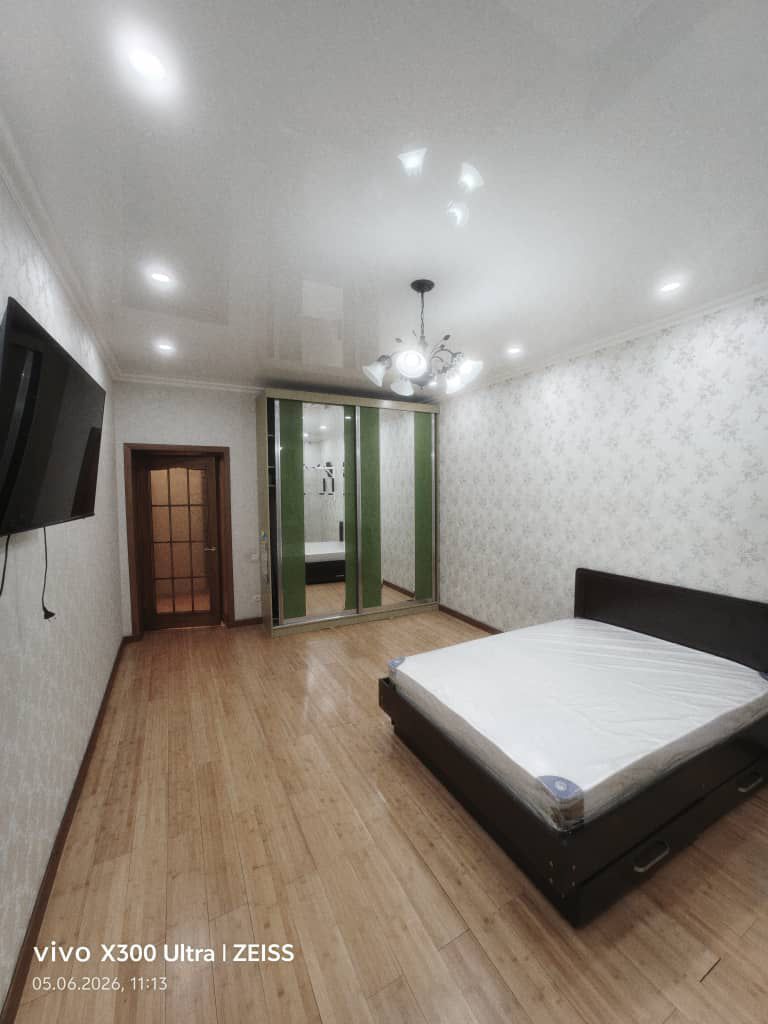 3 ком, Сталинка, 73 м2, этаж 1/3, Сост: Хорошее - фото 1