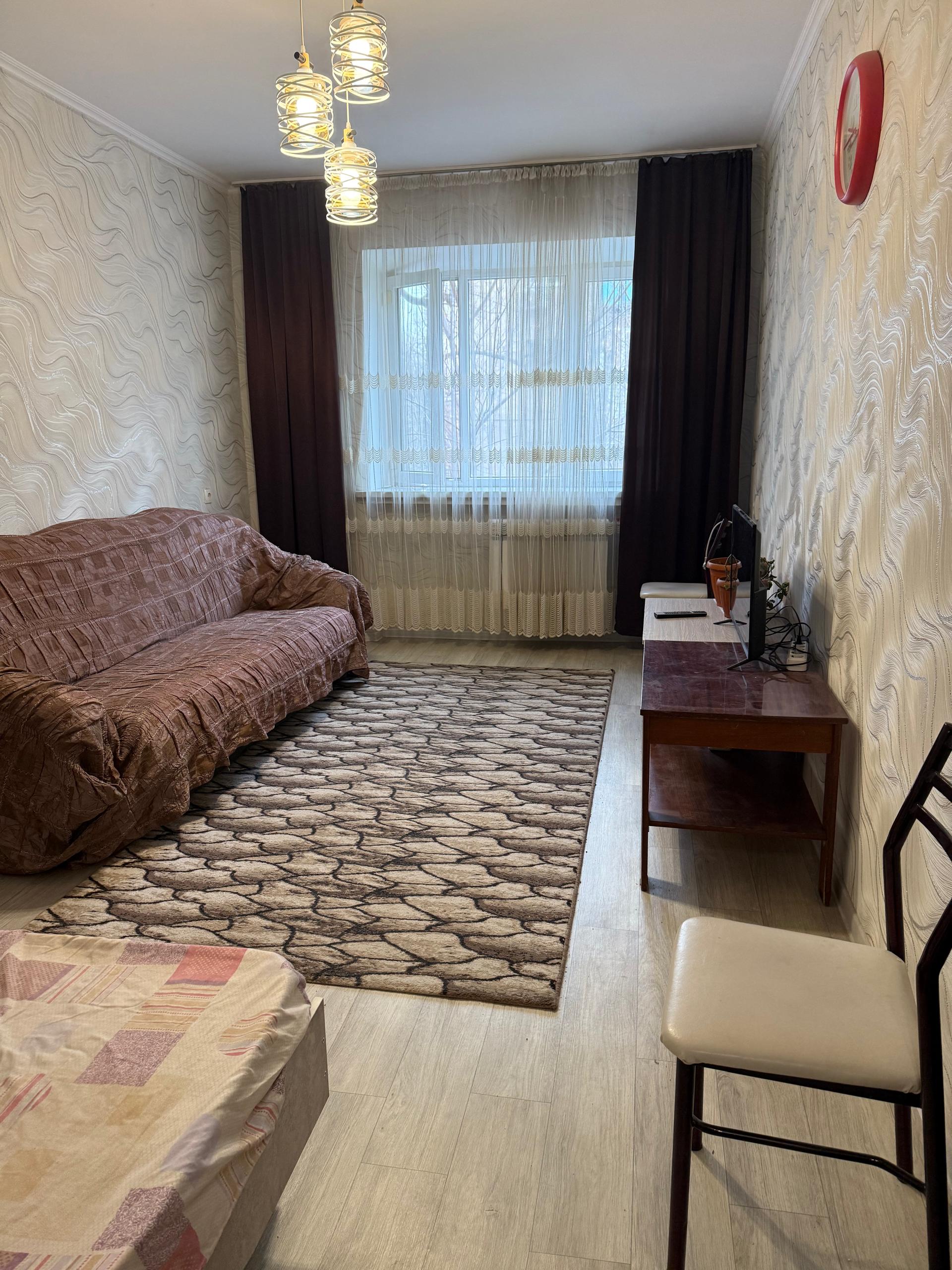Аренда, Хрущёвка, 2 ком, 42 м2, этаж 2/4, Сост: Евроремонт - фото 2