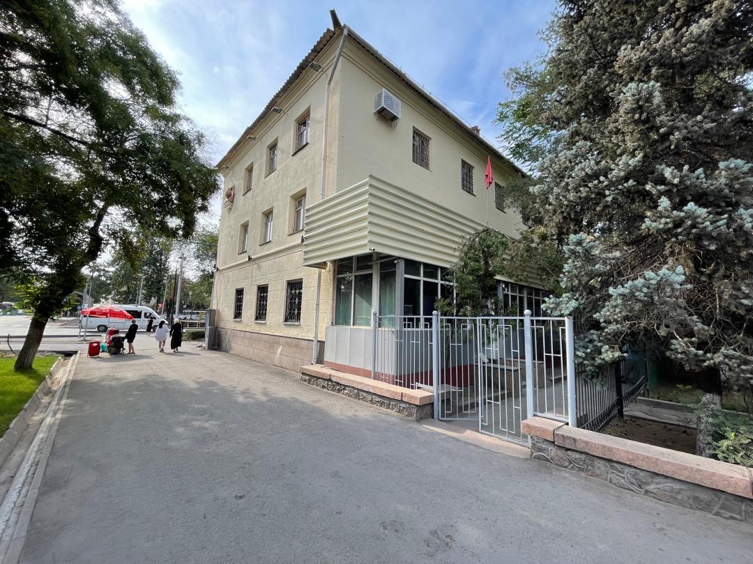 Офис, Коммерческая, 1600 м2, этаж 1/3, Сост: Среднее - фото 1
