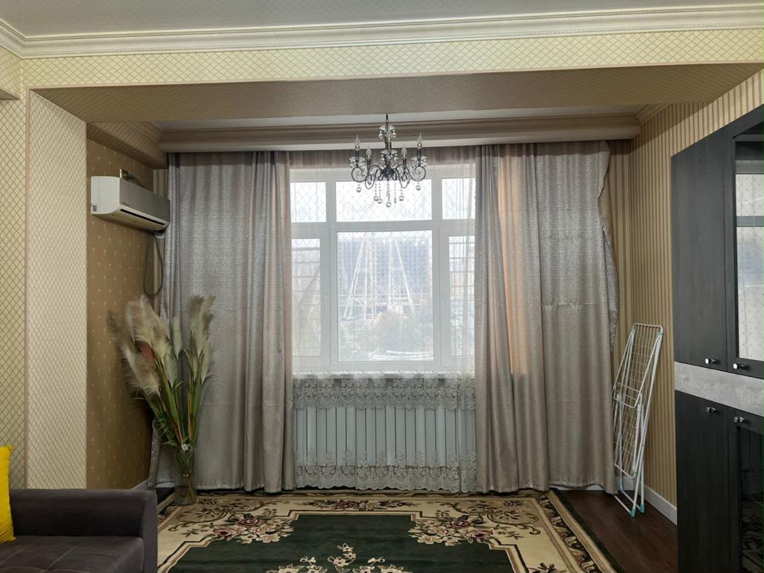 Элитка, 2 ком, 76 м2, этаж 4/10, ж/к Дианур (Dianur) - фото 1