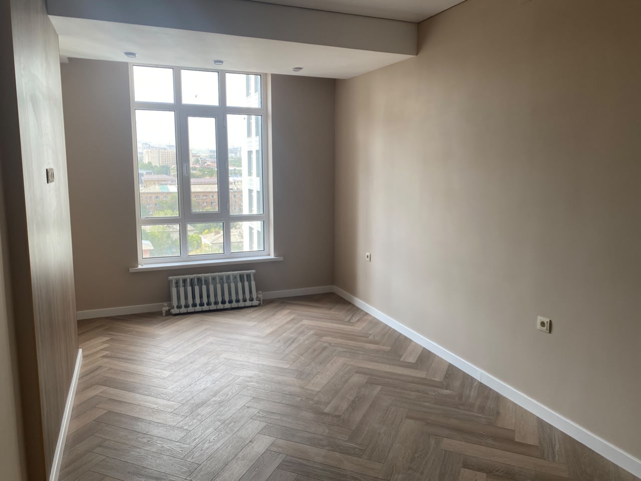 Элитка, 4 ком, 121 м2, этаж 10/12, ж/к Достук, Сост: Среднее - фото 3