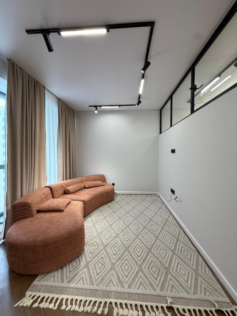 Элитка, 3 ком, 83 м2, этаж 11/15, ж/к Кап Строй Сити (Capstroy City), Сост: Евроремонт - фото 1