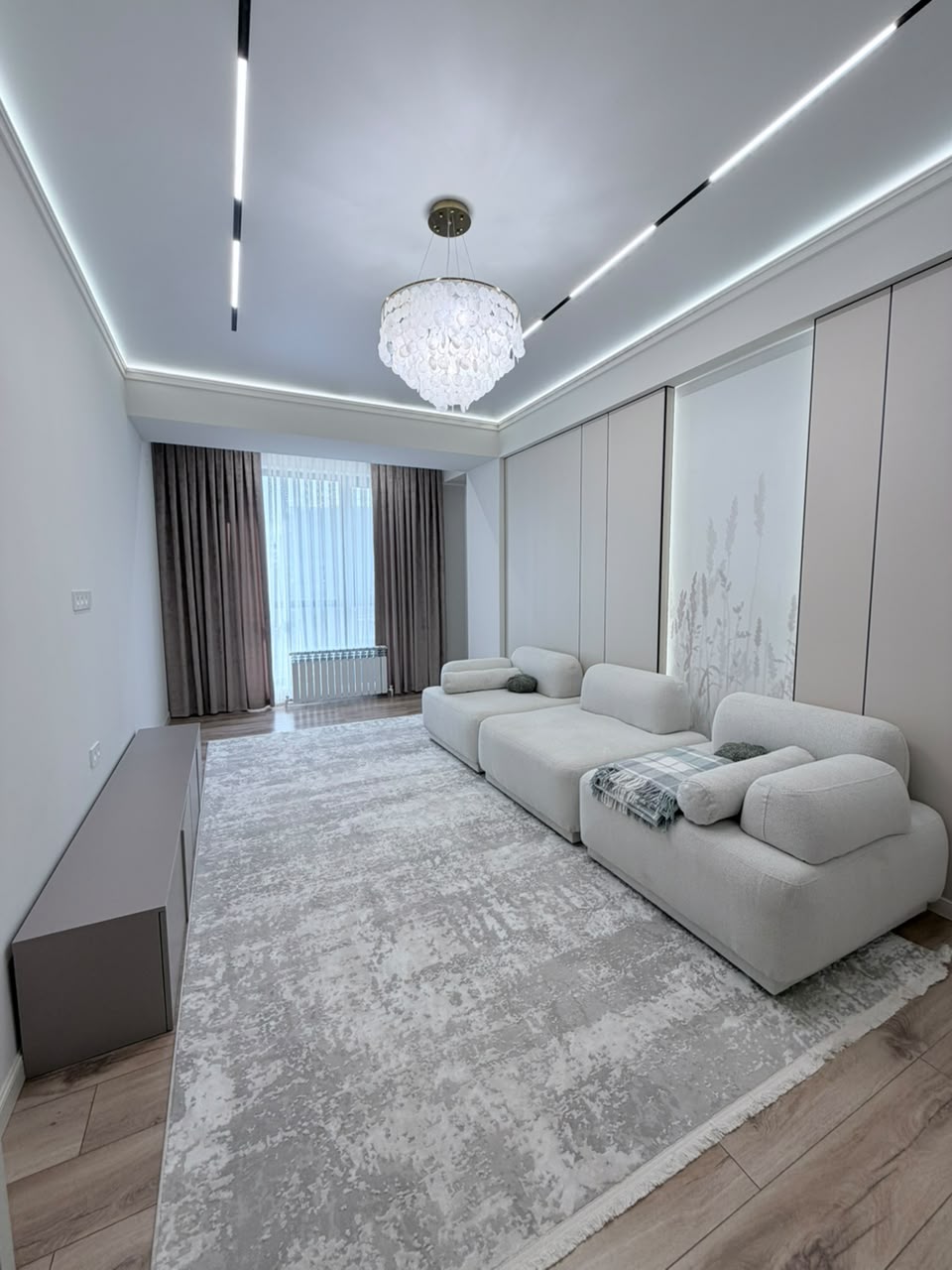 Элитка, 2 ком, 76 м2, этаж 9/12, ж/к Кап Строй Сити (Capstroy City), Сост: Евроремонт - фото 1