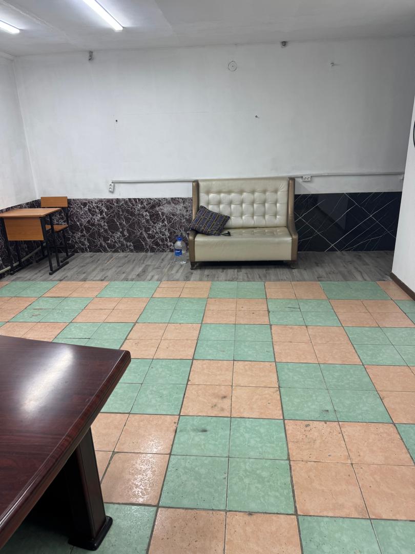 Офис, Коммерческая, 30 м2, этаж 0/3, Сост: Среднее - фото 2