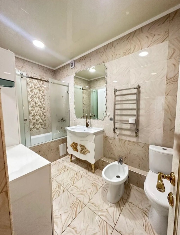 Элитка, 3 ком, 140 м2, этаж 7/10, Сост: Хорошее - фото 1