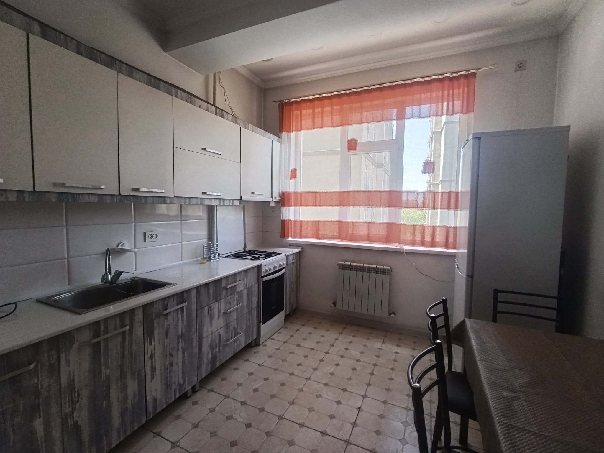 Элитка, 2 ком, 78 м2, этаж 3/13, ж/к Парк Сити (Park City), Сост: Евроремонт - фото 2