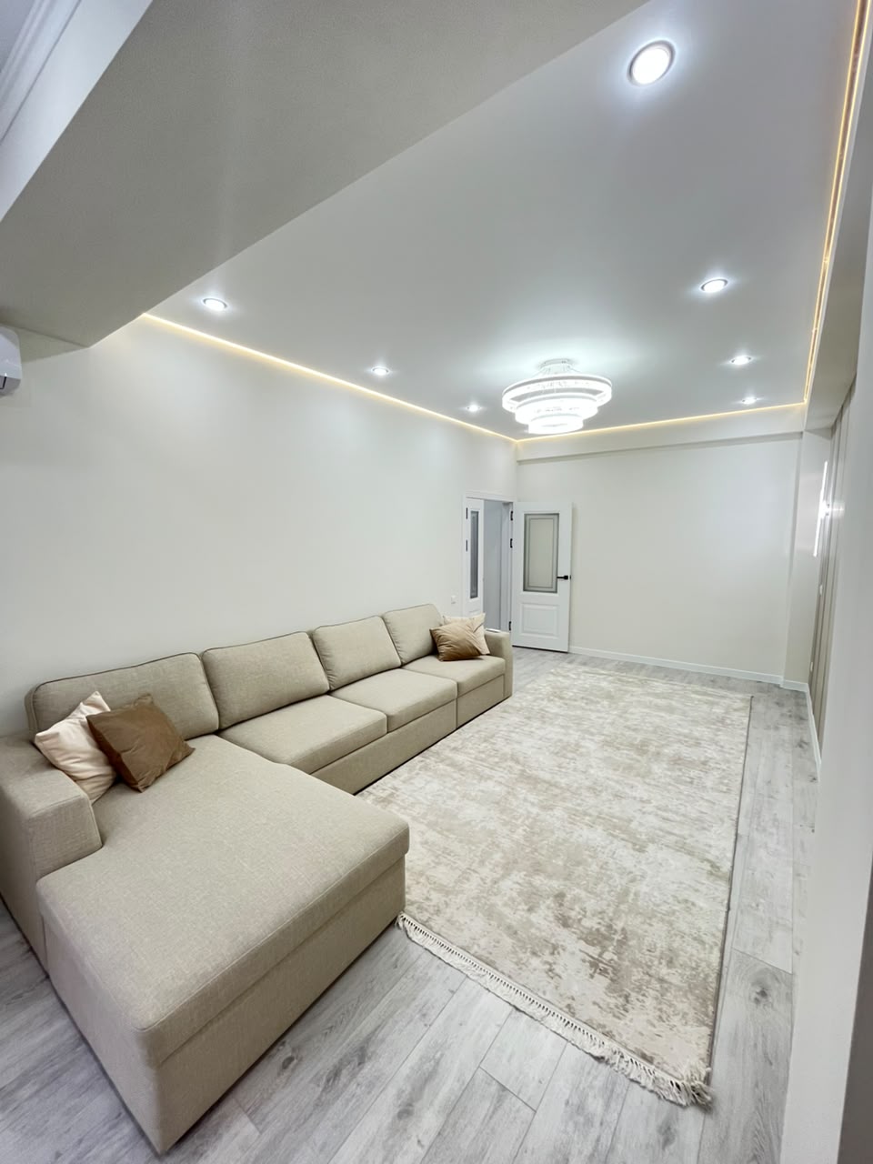 Элитка, 1 ком, 52 м2, этаж 5/12, ж/к Кап Строй Сити (Capstroy City), Сост: Евроремонт - фото 1