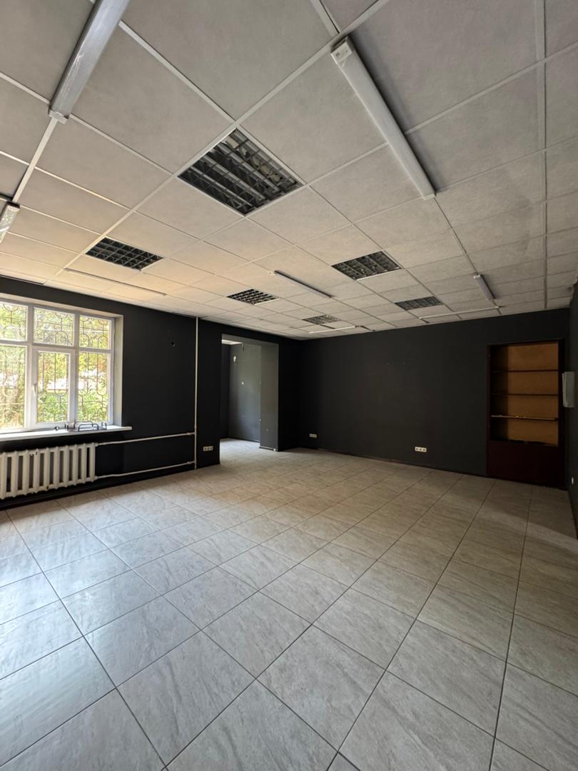Офис, Коммерческая, 80 м2, этаж 1/4, Сост: Хорошее - фото 2
