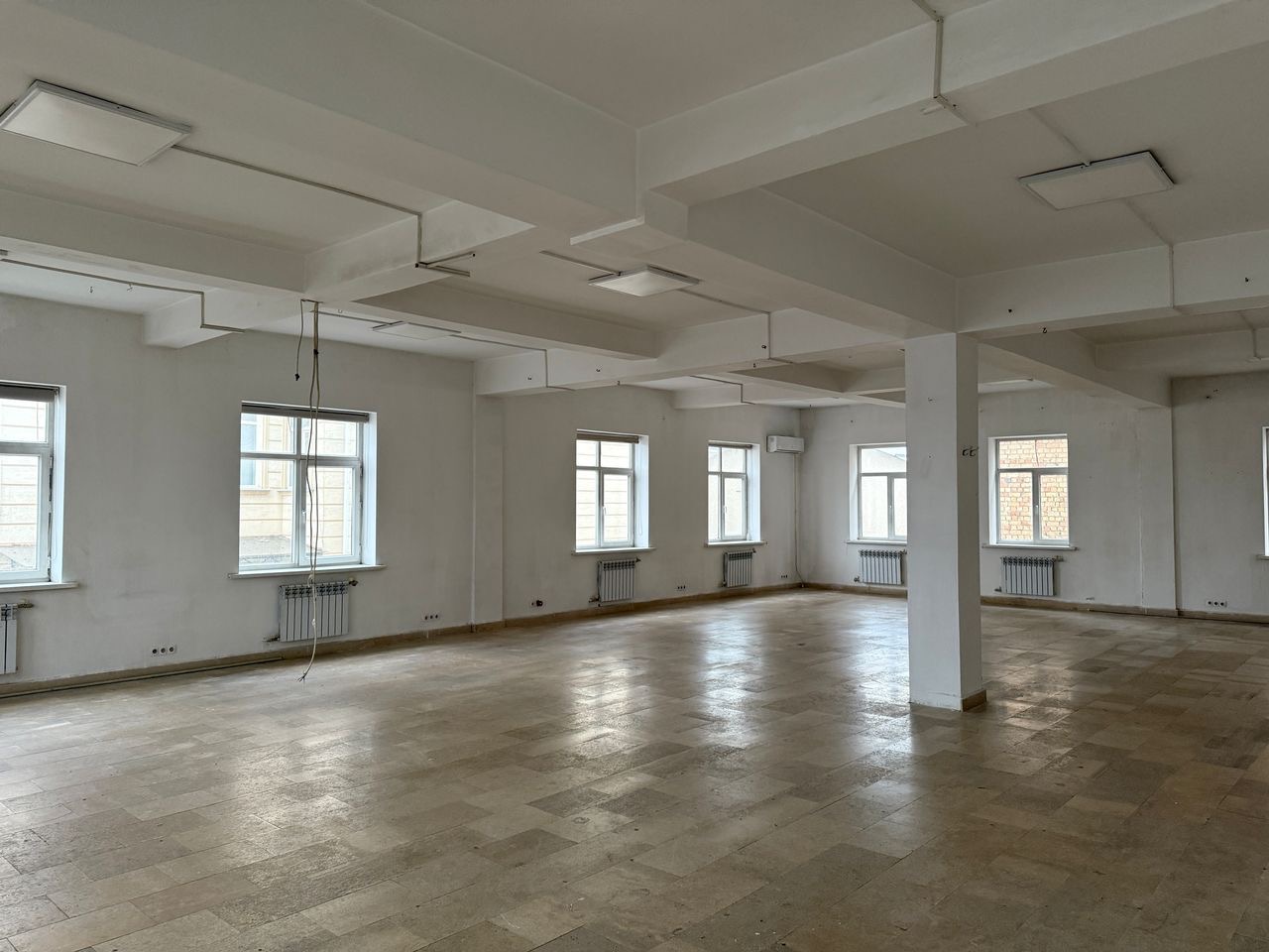 Офис, Коммерческая, 818 м2, этаж 1/4, Сост: Евроремонт - фото 1