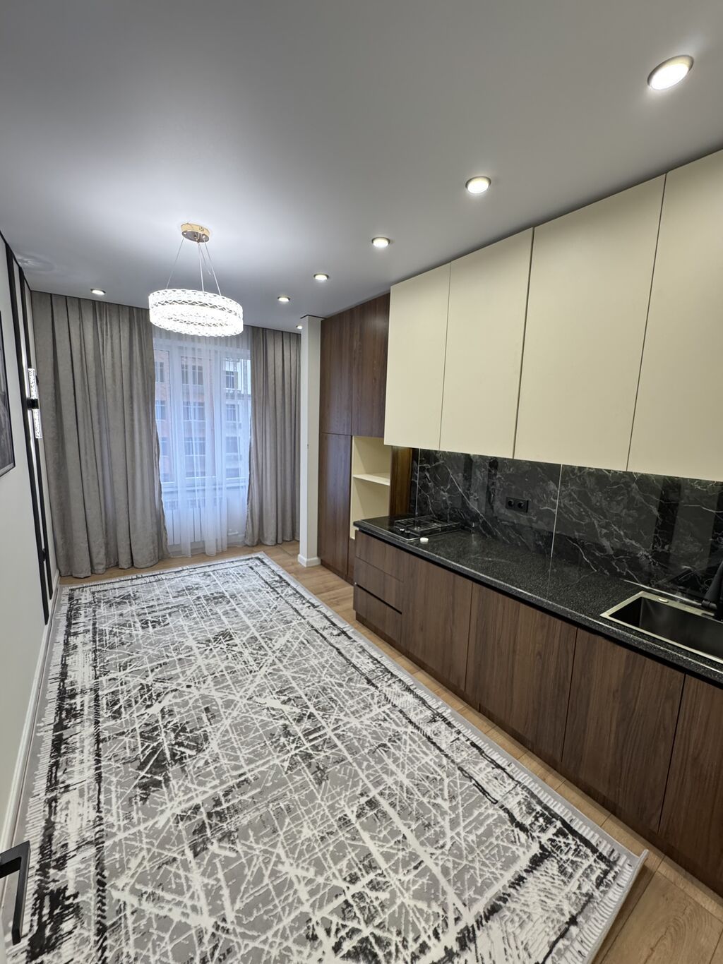 Продажа, Элитка, 1 ком, 42 м2, этаж 7/12, ж/к ЖК Эмель, Сост: Евроремонт - фото 1