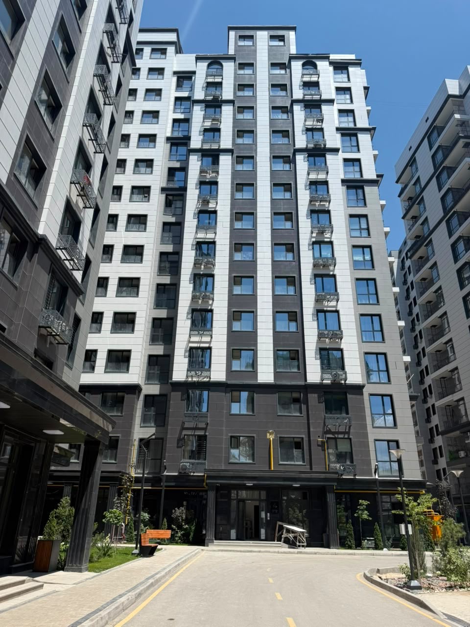 Продажа, Элитка, 3 ком, 104 м2, этаж 6/14, ж/к Кап Строй Сити (Capstroy City), Сост: Евроремонт - фото 1