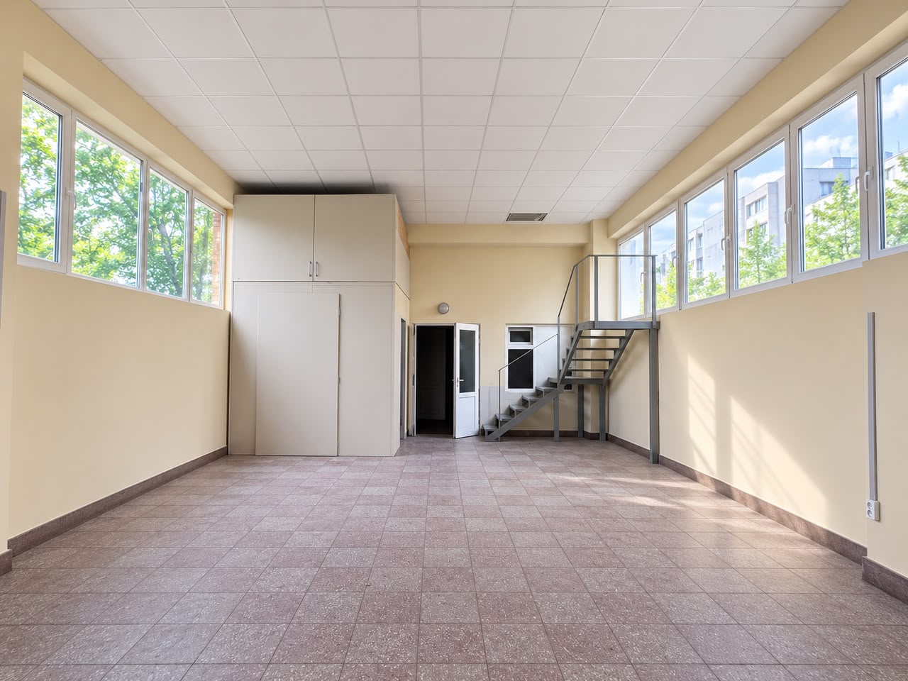 Коммерческая, 160 м2, этаж 1/3, Сост: Среднее - фото 2