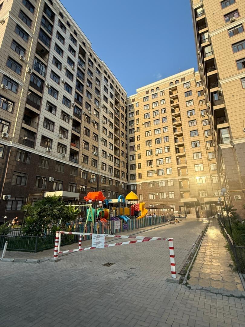Элитка, 1 ком, 49 м2, этаж 8/12, ж/к Грин Ленд (Green Land), Сост: Евроремонт - фото 1