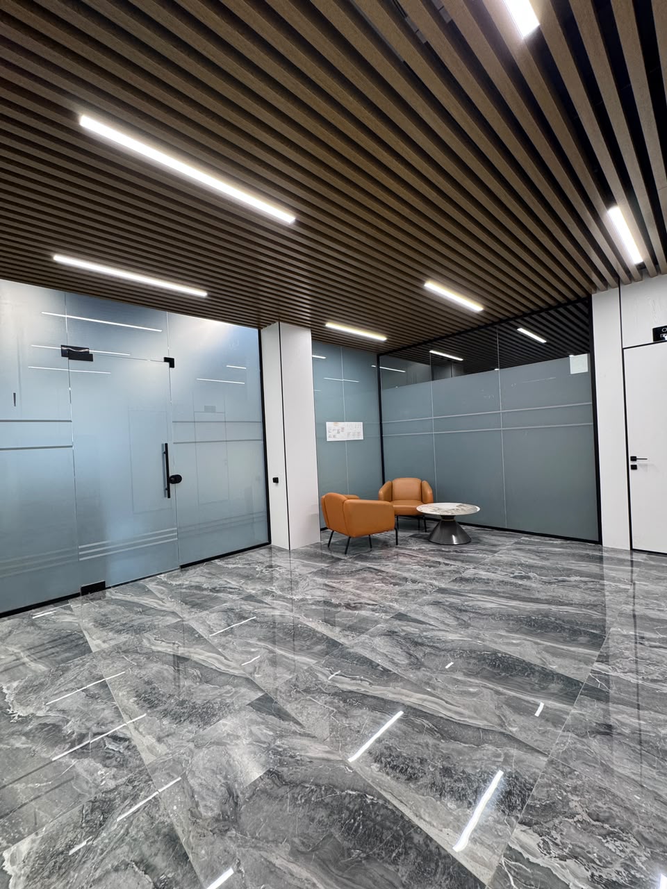 Офис, Коммерческая, 110 м2, этаж 1/7, Сост: Евроремонт - фото 1