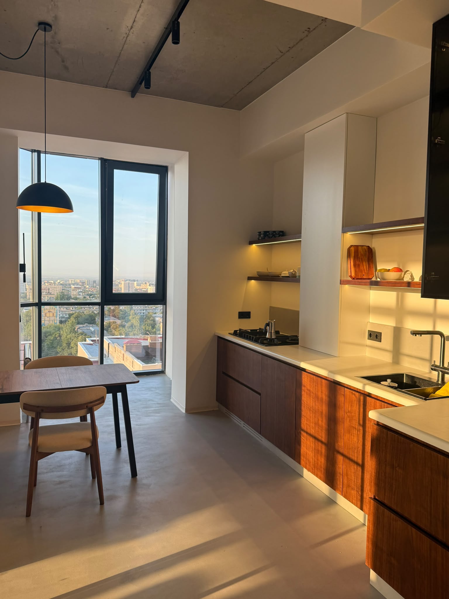 Элитка, 3 ком, 120 м2, этаж 13/11, ж/к Испанский дом, Сост: Евроремонт - фото 1