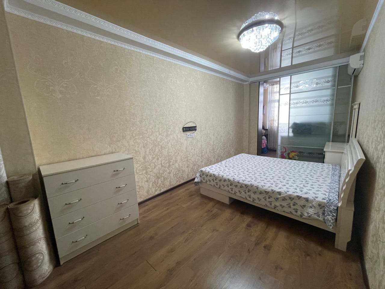 Элитка, 3 ком, 135 м2, этаж 4/10, Сост: Хорошее - фото 1