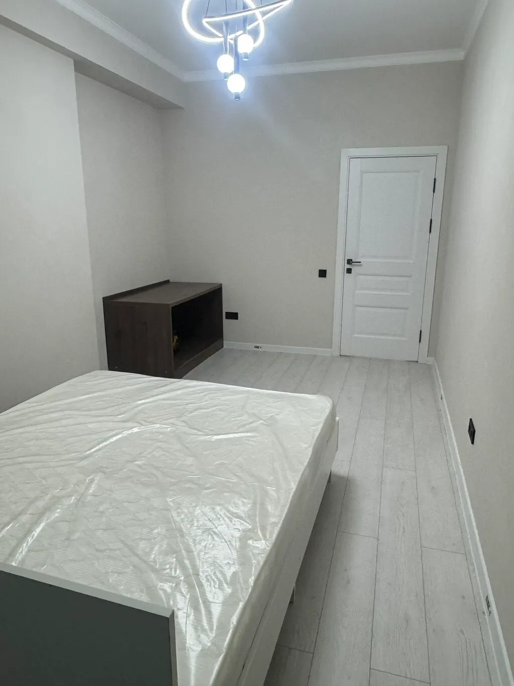 Элитка, 3 ком, 90 м2, этаж 2/14, Сост: Среднее - фото 13