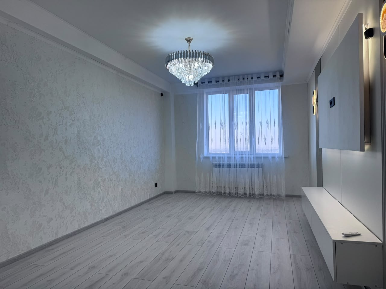 Элитка, 73 м2, этаж 14/15, ж/к ЖК Эмель, Сост: Евроремонт - фото 10