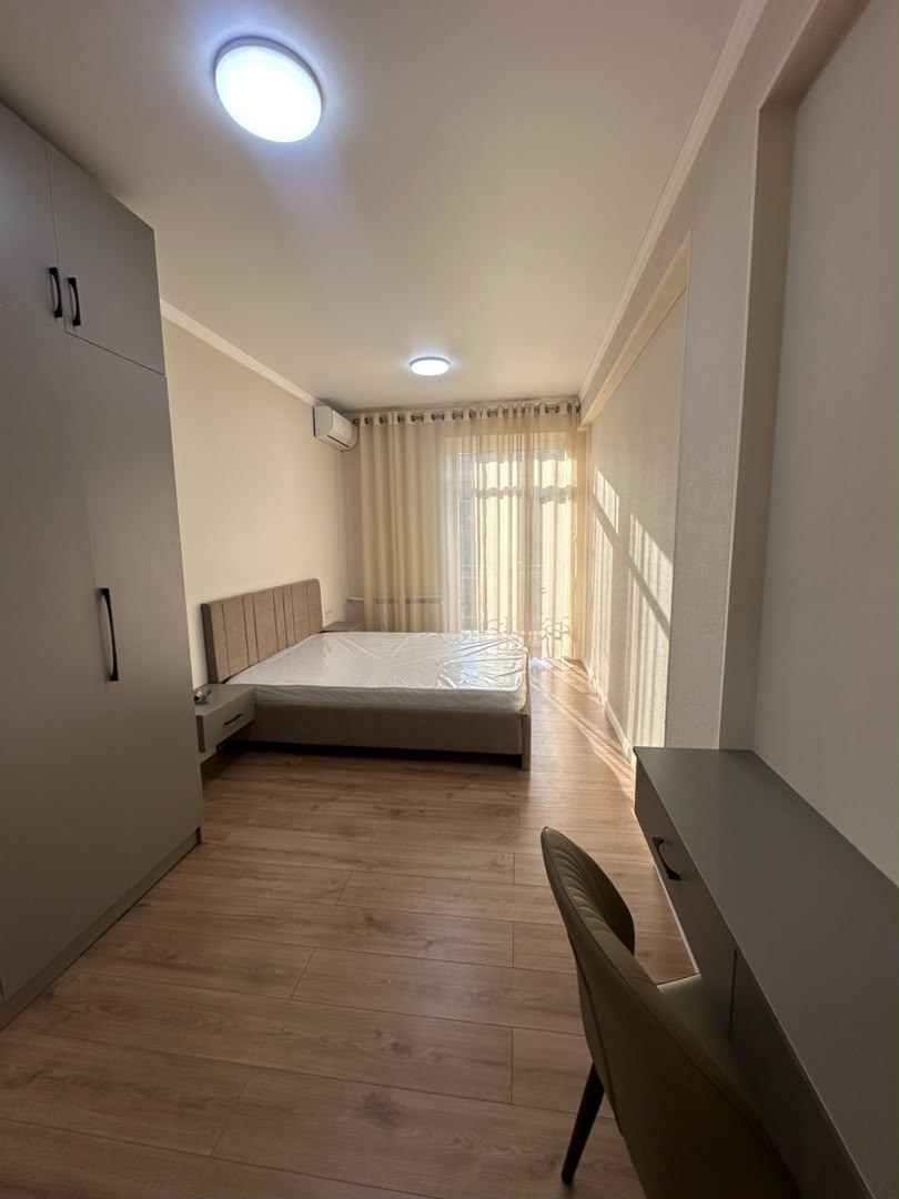 3 ком, Сталинка, 75 м2, этаж 3/3, Сост: Евроремонт - фото 1