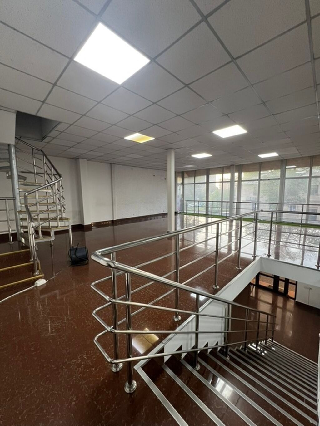 Магазин, Коммерческая, 135 м2, этаж 1/2, Сост: Хорошее - фото 1