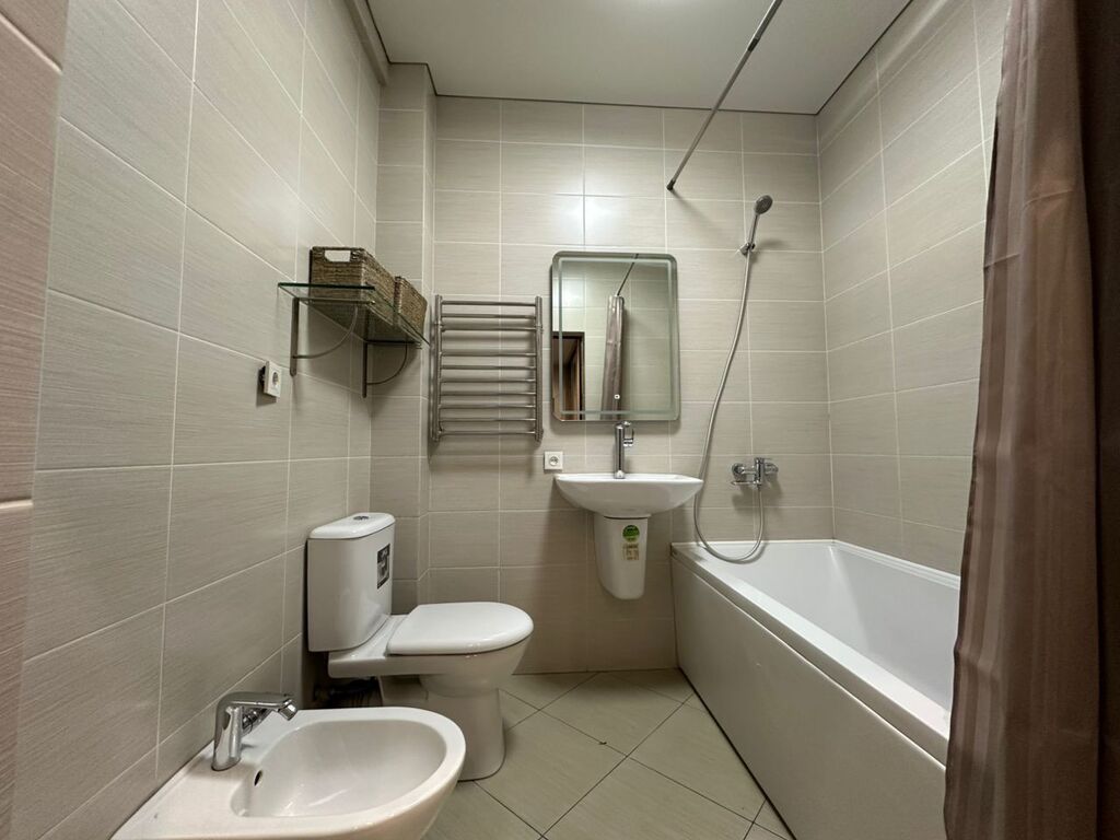Элитка, 2 ком, 90 м2, этаж 3/9, ж/к ЖК Керемет, Сост: Евроремонт - фото 2