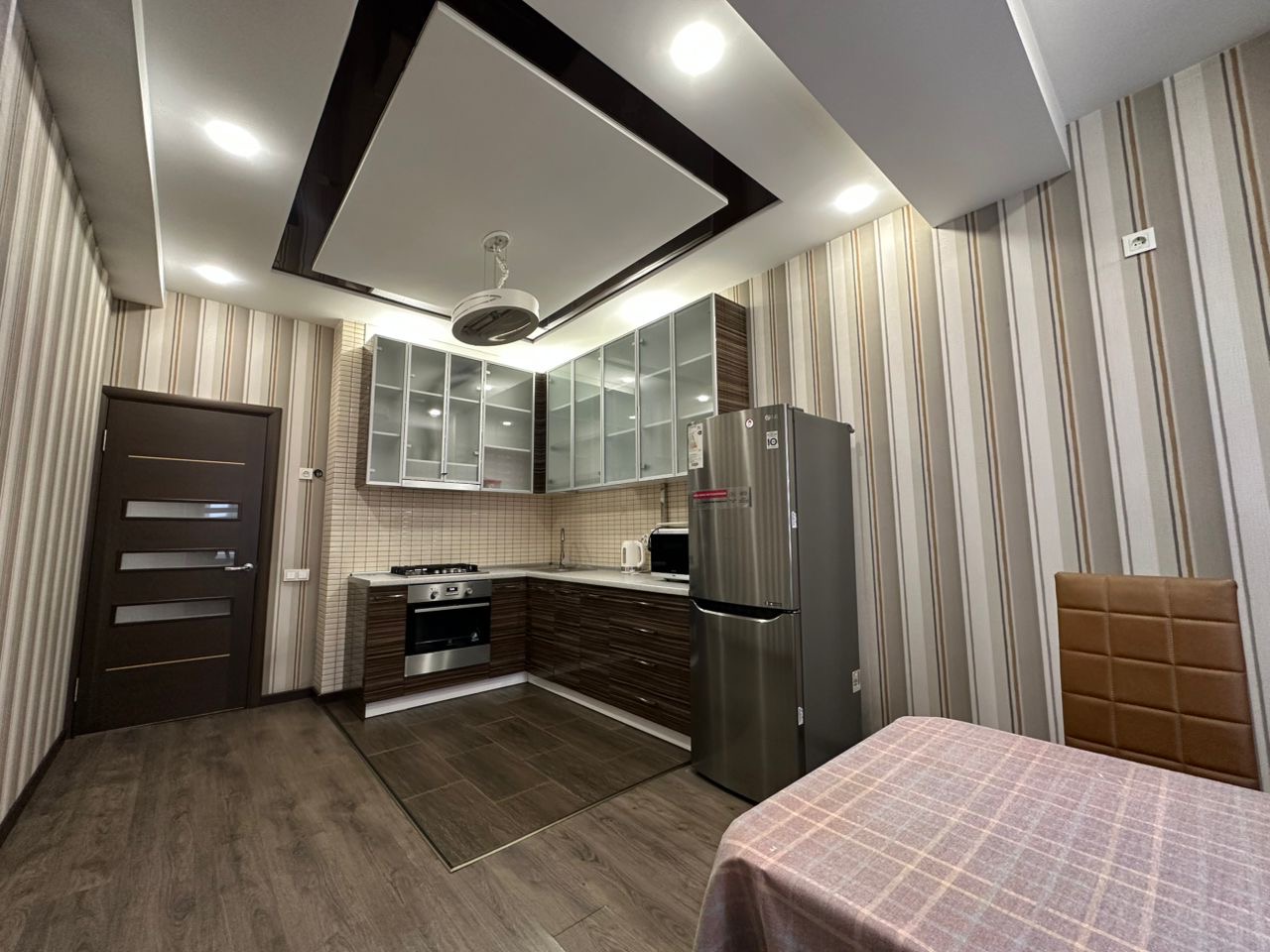 Элитка, 2 ком, 90 м2, этаж 6/9 - фото 9