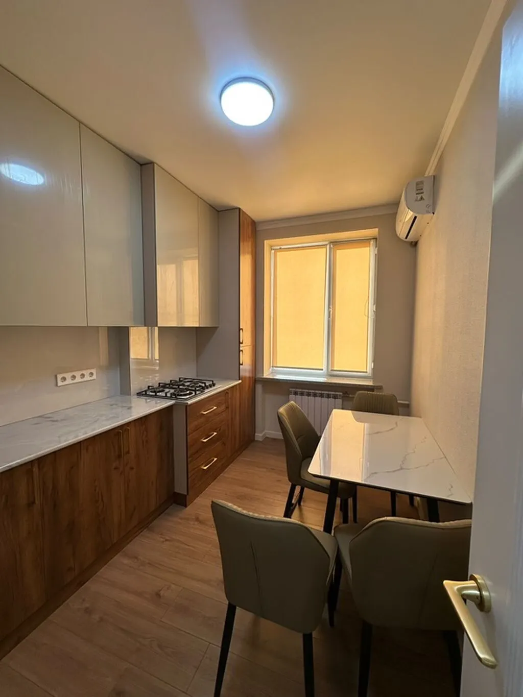 3 ком, Сталинка, 75 м2, этаж 3/3 - фото 1