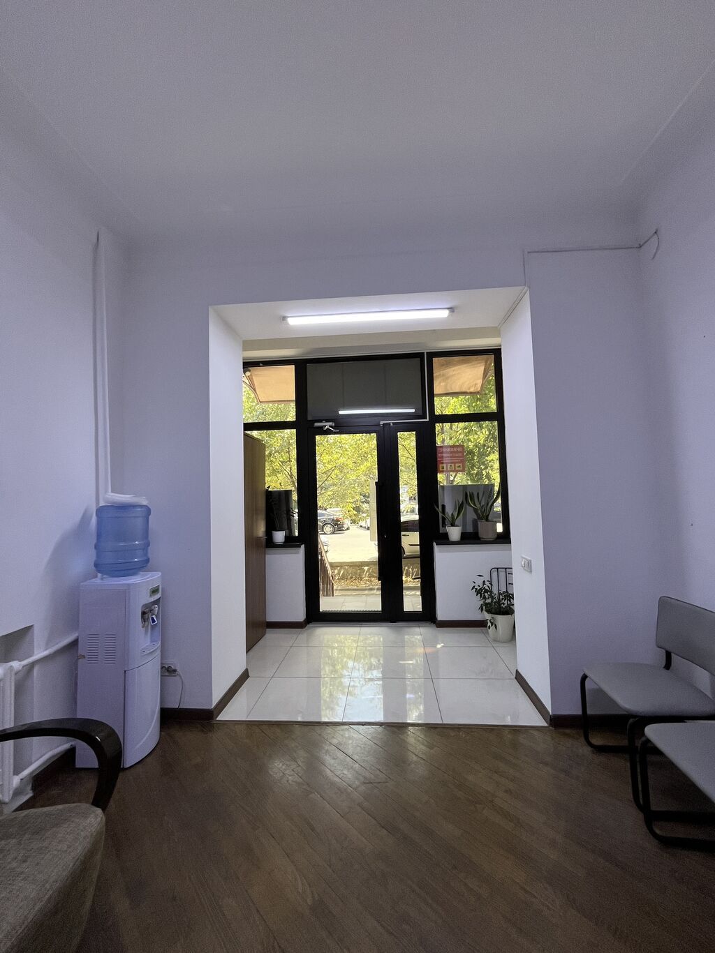 Коммерческая, 68 м2, этаж 1/2, Сост: Среднее - фото 1