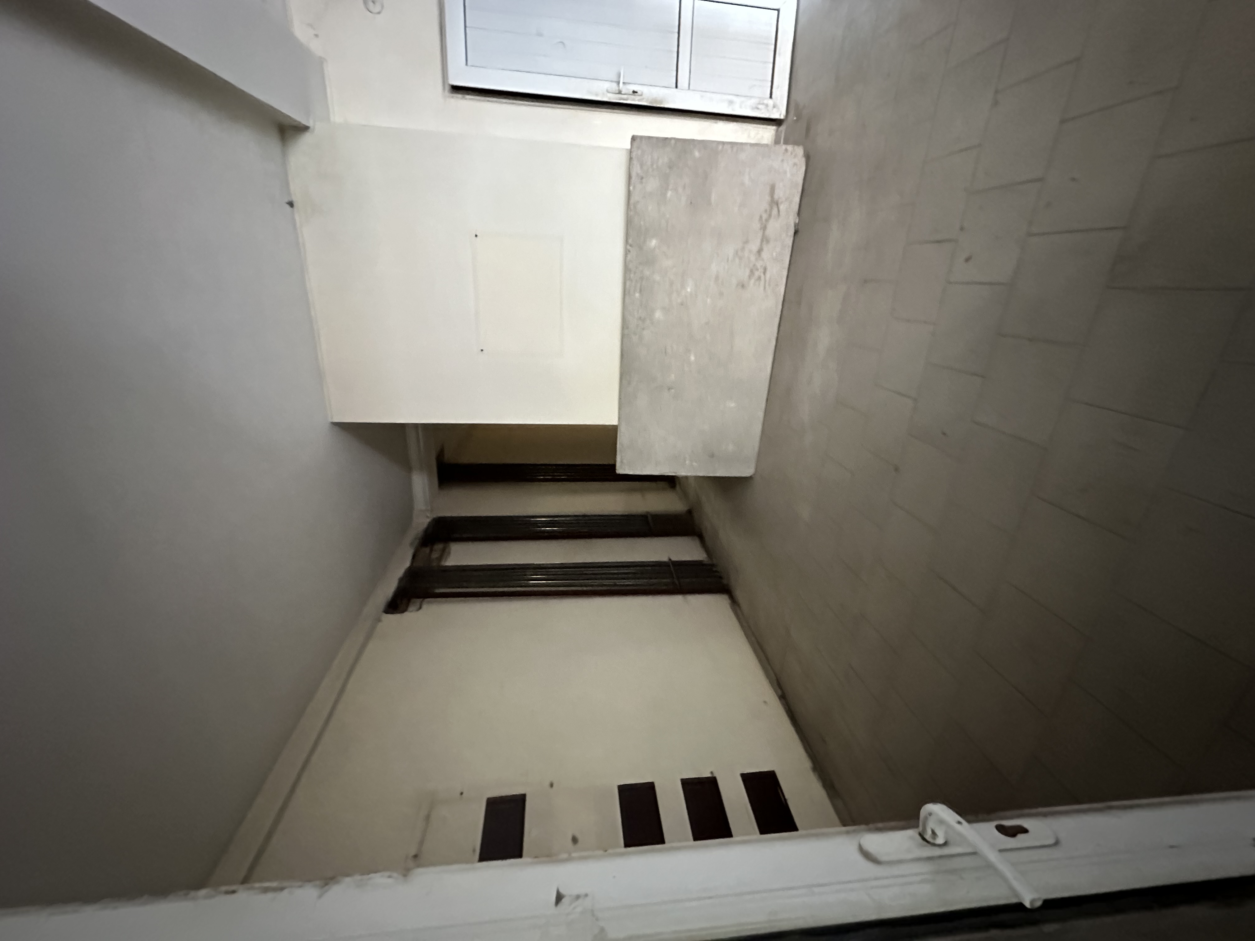 Офис, Коммерческая, 150 м2, этаж 1/12, Сост: Без ремонта - фото 2