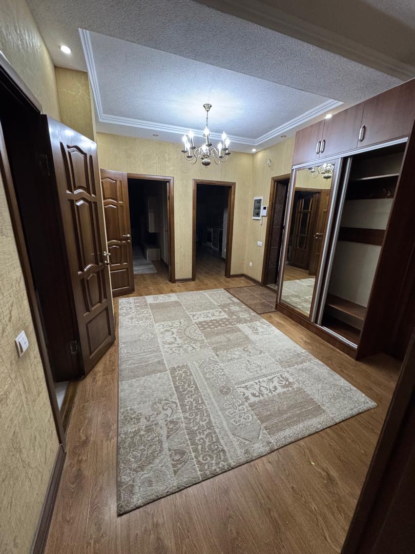 Элитка, 3 ком, 105 м2, этаж 5/12, ж/к 7 Небо, Сост: Евроремонт - фото 1