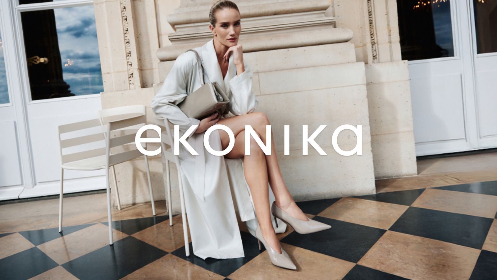 НОВАЯ КЛАССИКА: РОУЗИ ХАНТИНГТОН-УАЙТЛИ В НОВОЙ РЕКЛАМНОЙ КАМПАНИИ EKONIKA ОСЕНЬ-ЗИМА 2026