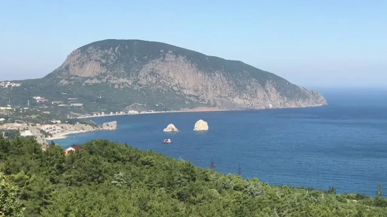 Гурзуф, вид издалека 