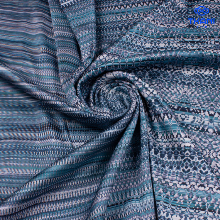 1537. Плательный атлас. Принт.