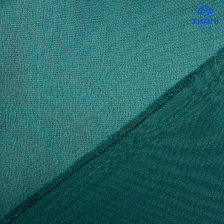 1753. Костюмно-плательный Атлас. Темно-зеленый. Уценка!!! - фото 2