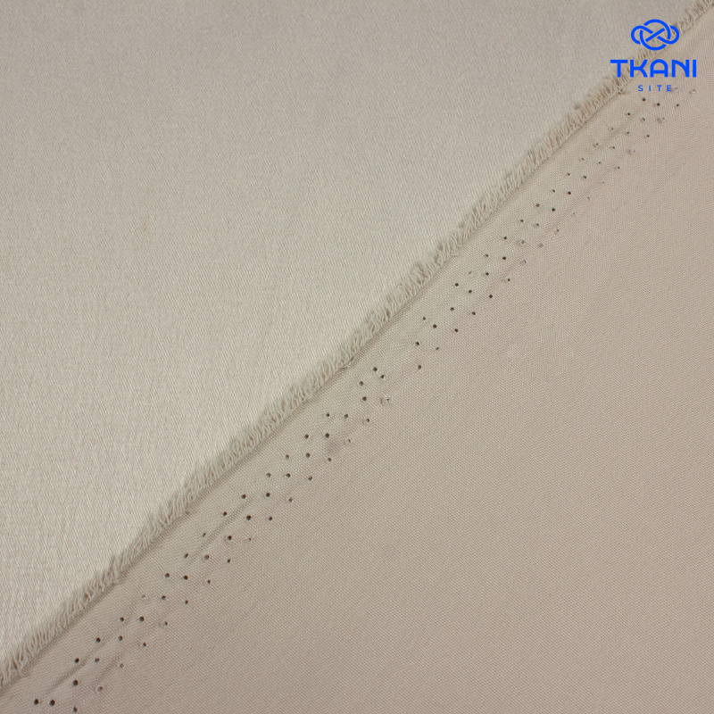 1808. Костюмно-плательный Атлас. Белый песок. Уценка!!!