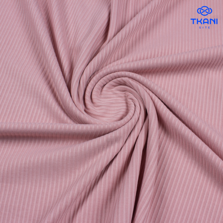 7052. Трикотажное полотно. Лапша. Клубничный крем.