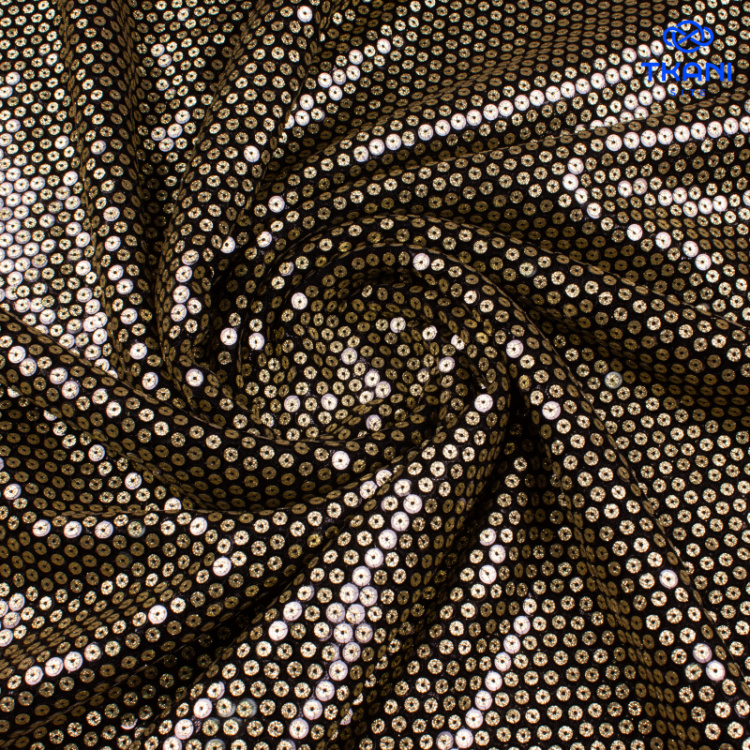 4085. Пайетки на фатине