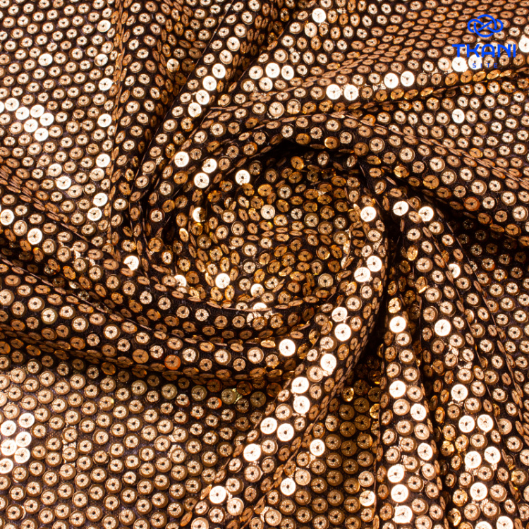 4087. Пайетки на фатине