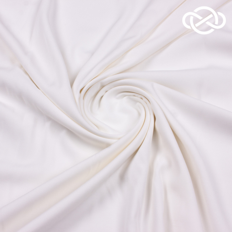 7665. Плательная вискоза. Молочный.