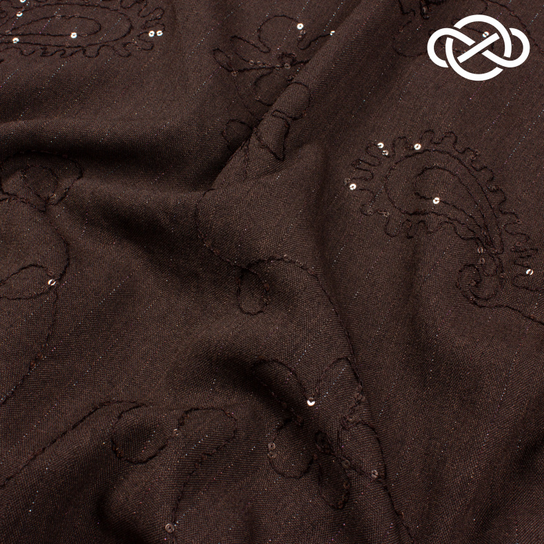 10242. Костюмная в полоску. Вышивка с пайетками от Tkani.site