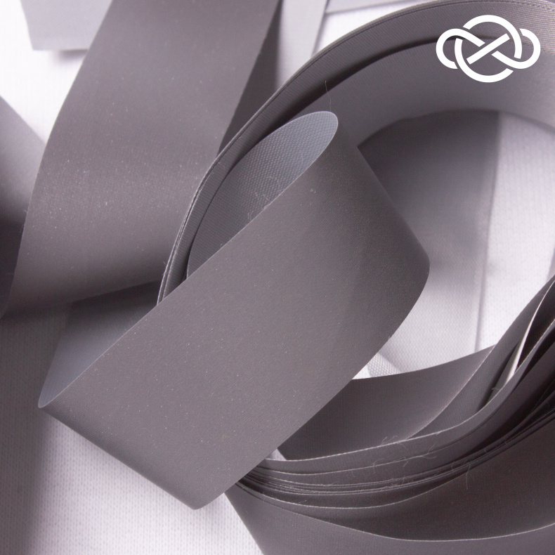 10587. Лента светоотражающая. 25мм*10метров от Tkani.site